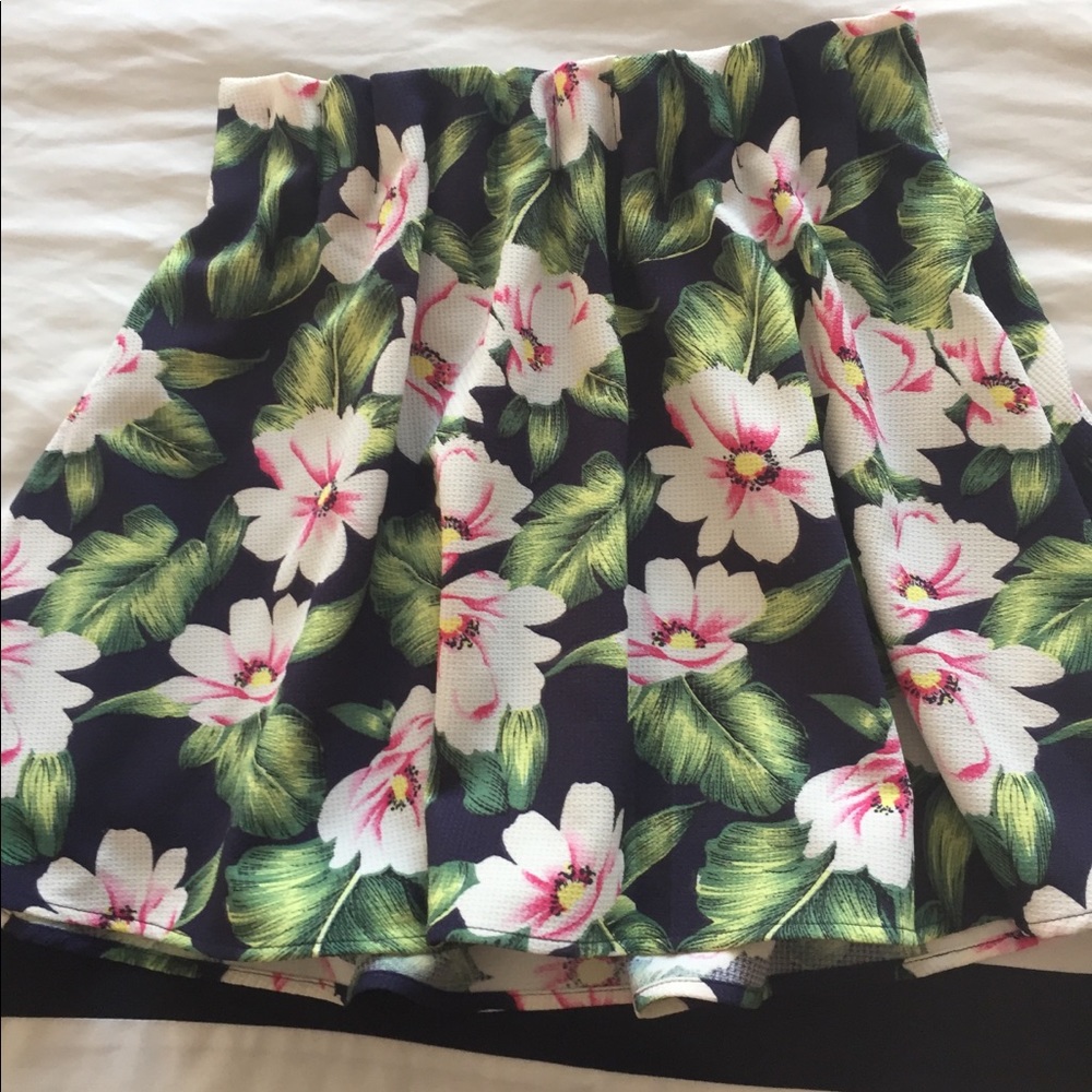 Floral mini skirt